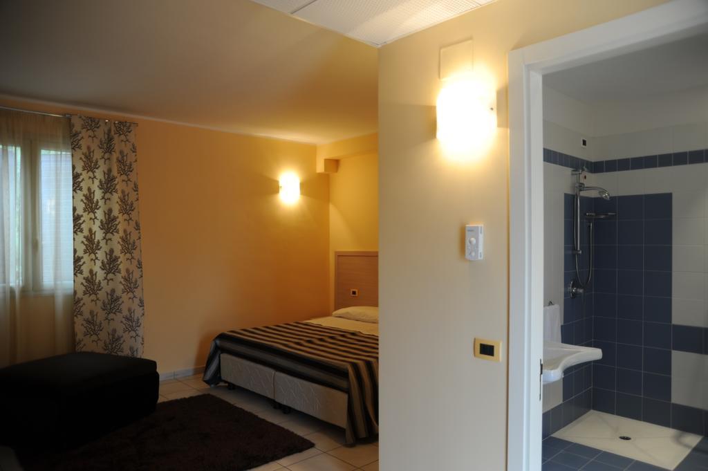 Hotel Bulla Regia Fontane Bianche Exteriör bild