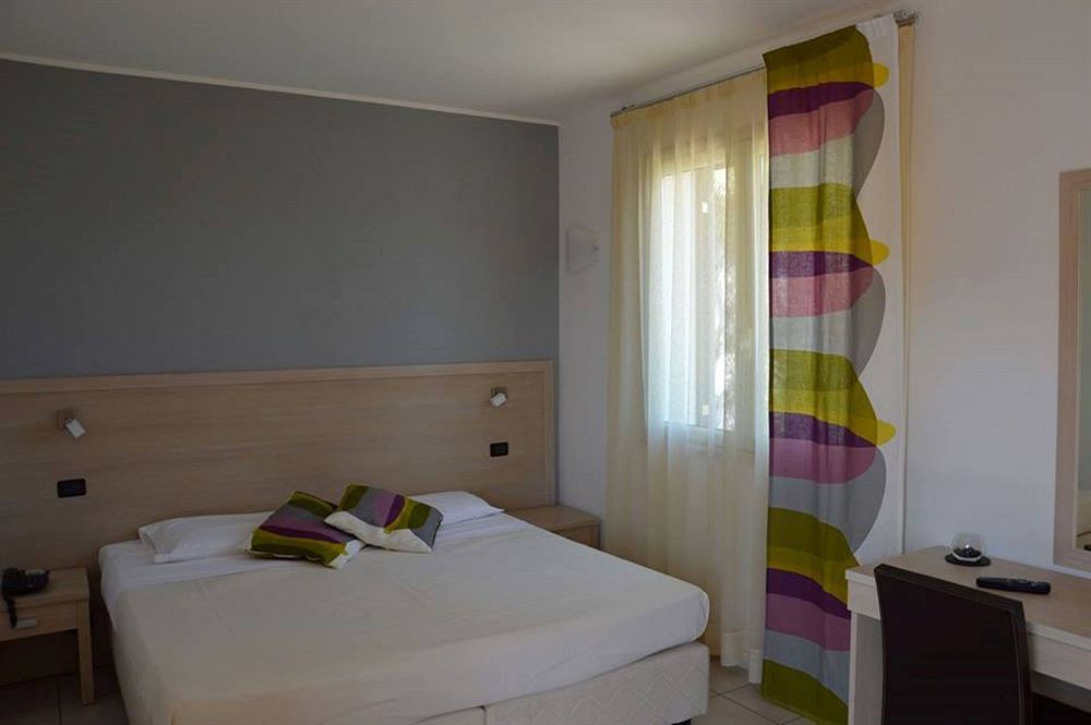 Hotel Bulla Regia Fontane Bianche Exteriör bild
