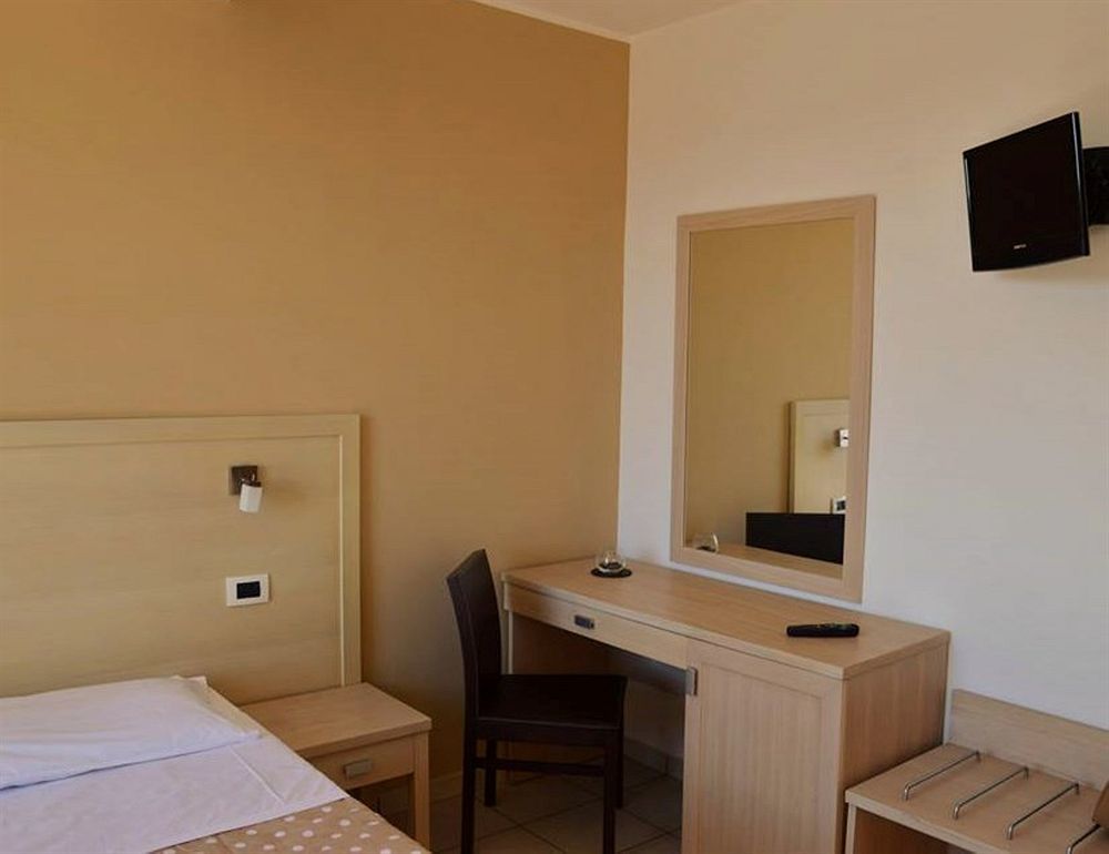 Hotel Bulla Regia Fontane Bianche Exteriör bild